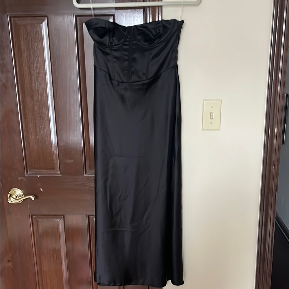 Black Strapless Gown for Cocktail Nights